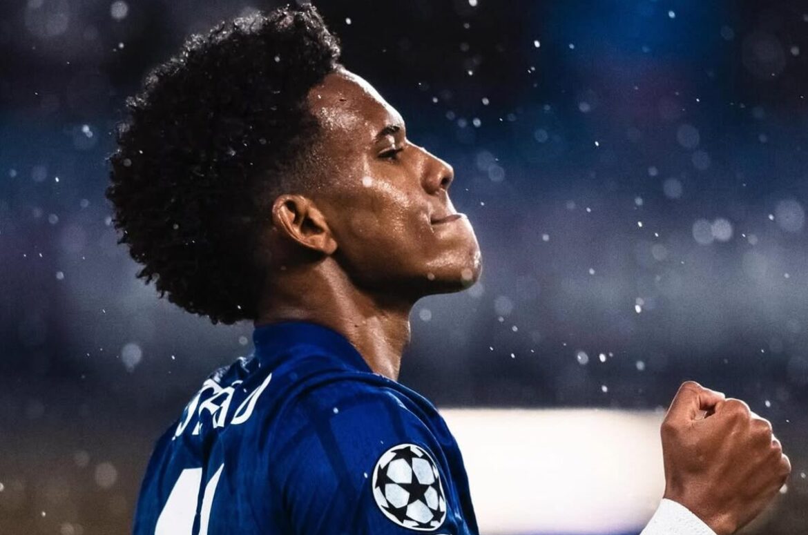 Hipertrofia precoce: quando o desenvolvimento físico ameaça o talento — o caso Estêvão Willian, ex-Palmeiras e agora jogador do Chelsea Football Club e Seleção Brasileira